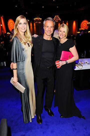 Tanja Bülter, Hannes Jaenicke und Begleitung