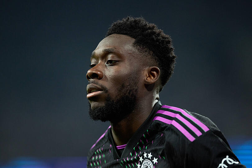 Trotz wichtiger Tore wie gegen Real Madrid (1:2) oder der TSG Hoffenheim am letzten Spieltag der abgelaufenen Bundesligasaison (2:4) steht Alphonso Davies beim FC Bayern in der Kritik – und auf der Verkaufsliste.