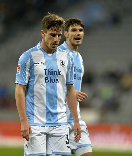 Milos Degenek - NOTE 4: Tut sich schwer, wenn die Löwen in Rückstand das Spiel machen müssen. Machte nach 68 Minuten Platz für den offensiveren Mugosa.