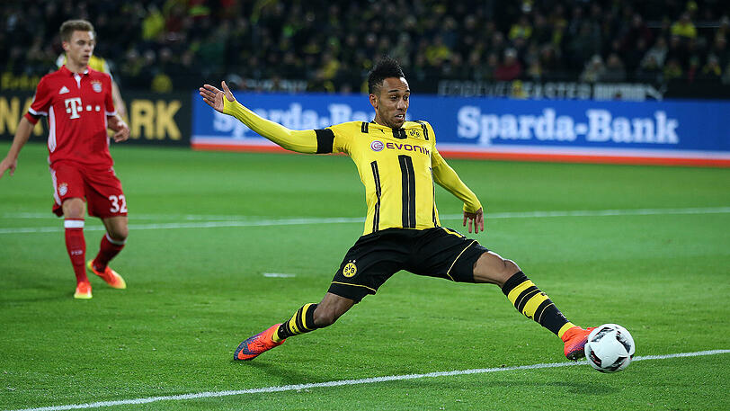 Einer der drei besten Angreifer: Pierre-Emerick Aubameyang, Borussia Dortmund. Links Joshua Kimmich vom FC Bayern.