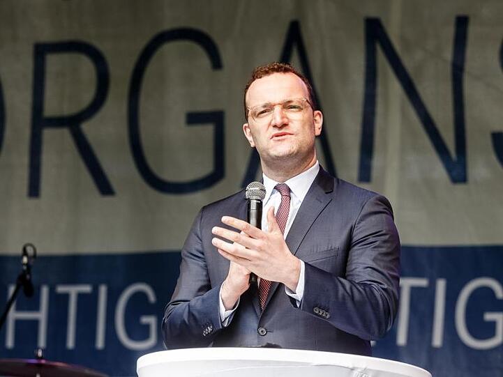 Jens Spahn spricht während des Tags der Organspende in Kiel (Archiv).
