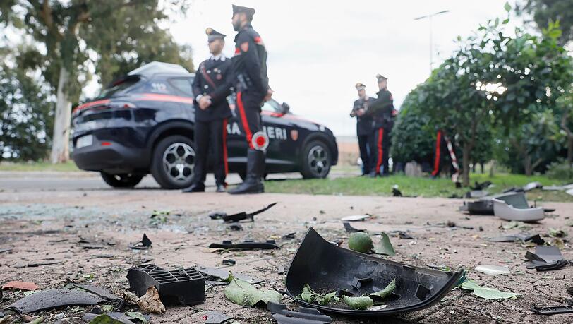 Auf das Auto eines bekannten italienischen TV-Journalisten wurde ein Anschlag verübt. Auf das Auto eines bekannten italienischen TV-Journalisten wurde ein Anschlag verübt.