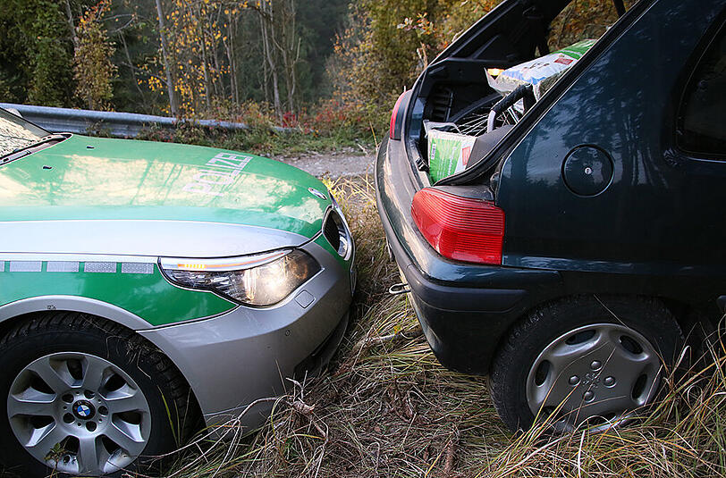 Die Polizei konnte den Mann nach einer langen Verfolgungsjagd auf einem Waldweg stellen.