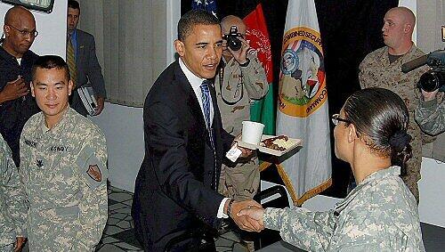 Obama beim Truppen-Besuch in Afghanistan Obama beim Truppen-Besuch in Afghanistan