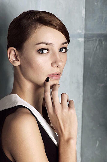 Adriane ist 20 Jahre alt, 1,78m groß und wohnt in München.
