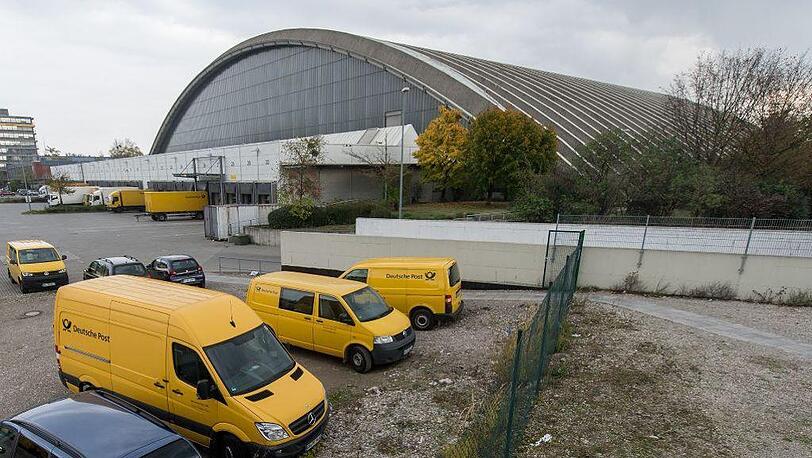 So sieht das Paketpostareal heute aus. 2023 zieht die Post aus der Halle aus.