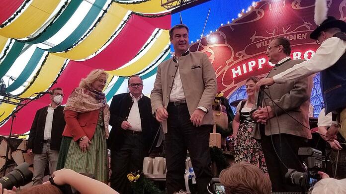 Markus Söder und Clemens Baumgärtner eröffnen das Frühlingsfest 2022 im Hippodrom.