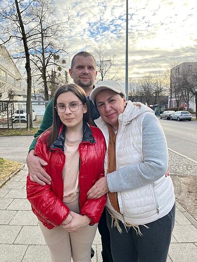 Sie hoffen, dass sie in München bleiben und arbeiten können: Schreiner Olesksander S., Krankenschwester Ljudmila, Studentin Oleksandra.
