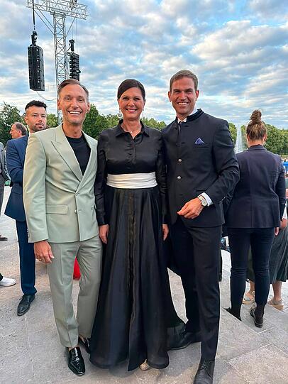 Ilse Aigner mit dem CSU-Landtagsabgeordneten Maximilian Böltl (re.) und seinem Ehemann Thomas Gierling Ilse Aigner mit dem CSU-Landtagsabgeordneten Maximilian Böltl (re.) und seinem Ehemann Thomas Gierling