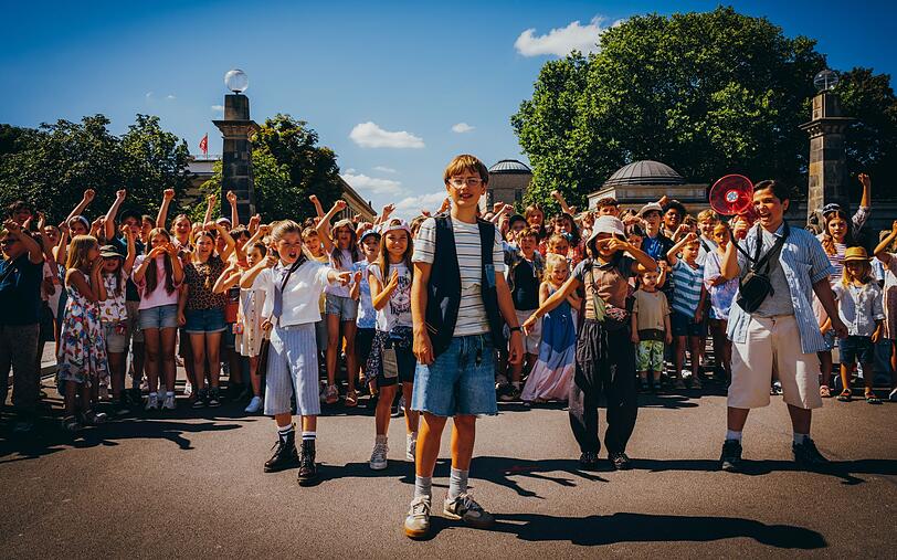 Nicholas Jonah Peter (Mitte) übernimmt in "Emil und die Detektive" seine erste Kinohauptrolle. Nicholas Jonah Peter (Mitte) übernimmt in "Emil und die Detektive" seine erste Kinohauptrolle.