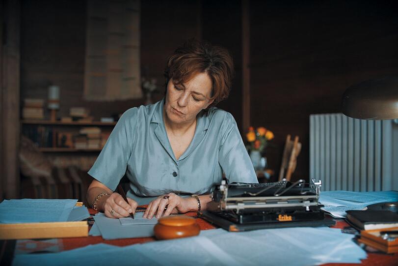 Martina Gedeck als DDR-Schriftstellerin. Martina Gedeck als DDR-Schriftstellerin.