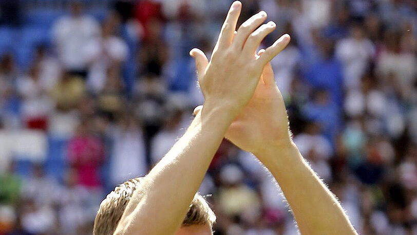 Toni Kroos ofiziell bei Real Madrid vorgestellt: Die Bilder! Toni Kroos ofiziell bei Real Madrid vorgestellt: Die Bilder!