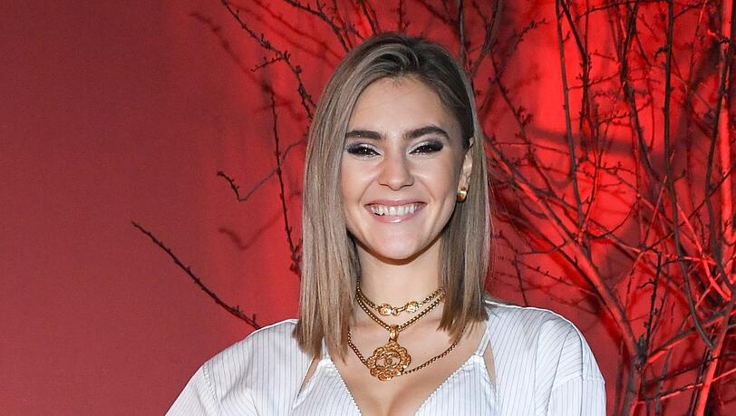 Über dem Po von Stefanie Giesinger prangt ein "Arschgeweih". Hat sich die Influencerin tatsächlich tätowieren lassen?