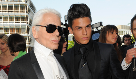 Lagerfeld zusammen mit Baptiste Giaocobini, den er entdeckt und verehrt hat (Bild aus dem Jahr 2010).