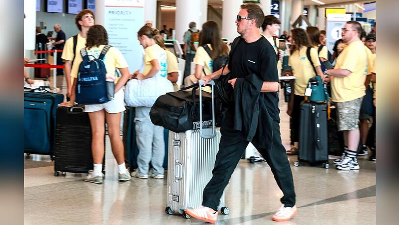 Julian Nagelsmann am Dienstag auf dem Flughafen in Charlotte. Julian Nagelsmann am Dienstag auf dem Flughafen in Charlotte.