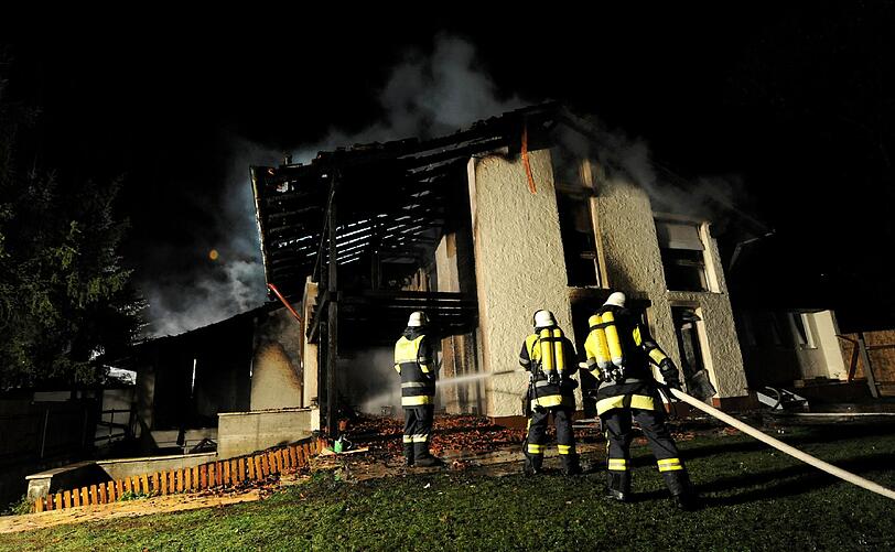 Feuer in Brenos Wohnhaus in Grünwald - Der Bayern-Spieler wurde leicht verletzt. Die Bilder