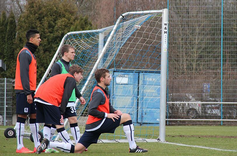 Von Links: Glatzel, Taffersthofer, Neudecker und Weber beim Test gegen den SV Grödig. Bis auf Glatzel werden alle Jugendspieler mit ins Trainingslager nach Marbella fahren.