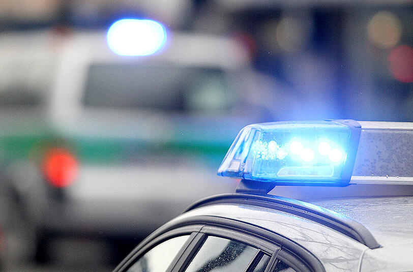Einbruch im Hans-Leinberger-Gymnasium! Die Polizei durchsucht das Gebäude mit Hunden, der Unterricht fiel aus.