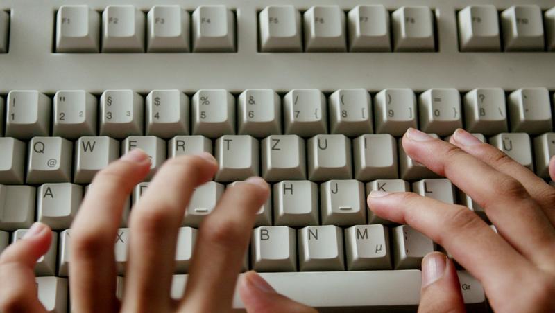 Von der Protestbewegung Anonymous bis zur digitalen Wirtschaft erstreckt sich das Programm der Bloggerkonferenz re:publica, die am Mittwoch in Berlin eröffnet wurde. Von der Protestbewegung Anonymous bis zur digitalen Wirtschaft erstreckt sich das Programm der Bloggerkonferenz re:publica, die am Mittwoch in Berlin eröffnet wurde.