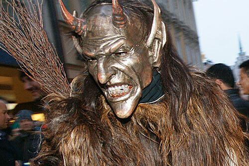 Am Sonntag sind in der Innenstadt wieder die Krampusse los!
