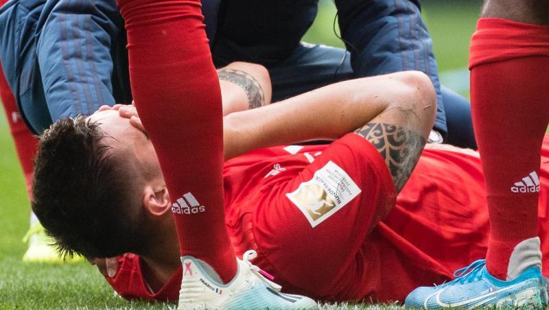 Niklas Süle vom FC Bayern München wird von Teamärzten behandelt. Foto: Matthias Balk/dpa/Archivbild Niklas Süle vom FC Bayern München wird von Teamärzten behandelt. Foto: Matthias Balk/dpa/Archivbild