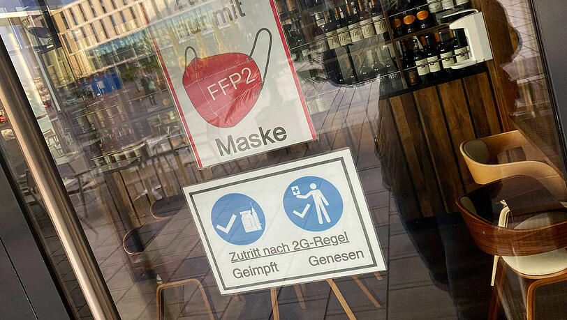 Erleichterung in der Münchner Gastro-Szene: Die aktuelle Sperrstunde um 22 Uhr fällt wieder weg. (Symbolbild)
