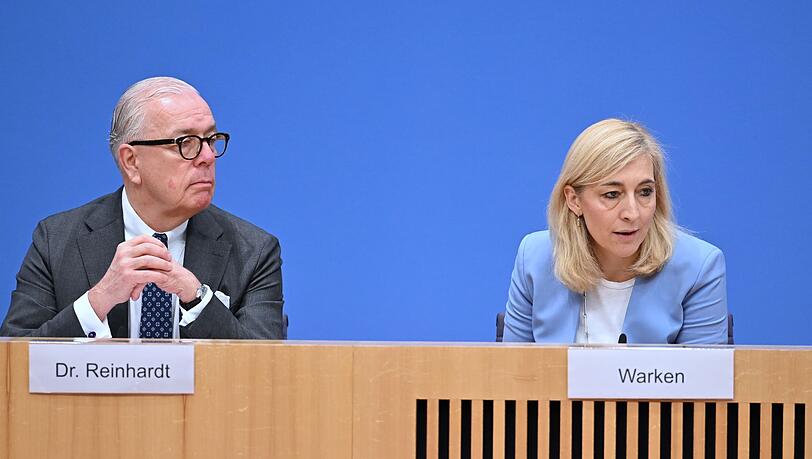 &Auml;rztepr&auml;sident Reinhardt begr&uuml;&szlig;t Ministerin Warken beim &Auml;rztetag - mit Kritik? (Archivbild)