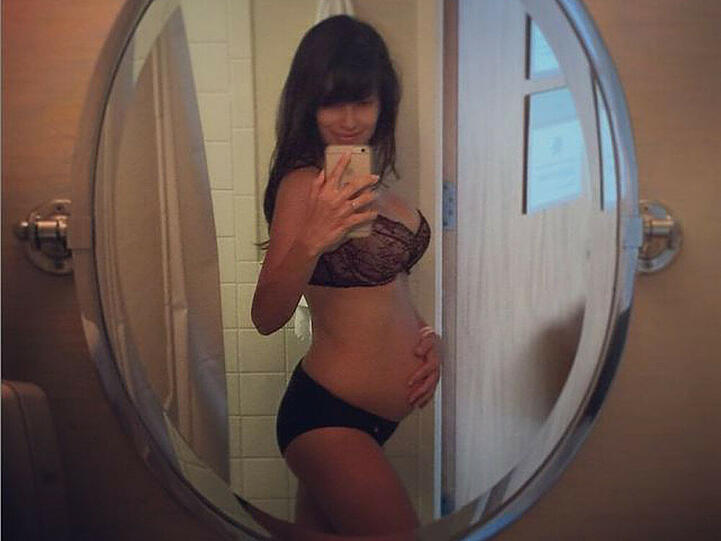 Hilaria Baldwin veröffentlichte zwei Tage nach der Geburt ein Unterwäsche-Foto auf Instagram