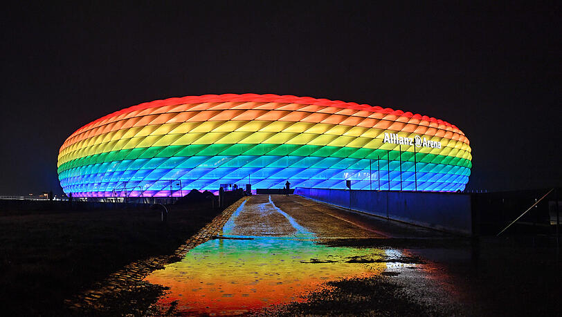 Beim Spiel der deutschen Nationalmannschaft gegen Ungarn sollte die Münchner Arena in Regenbogenfarben leuchten. Die Uefa hatte den Antrag jedoch abgelehnt. (Archivbild)