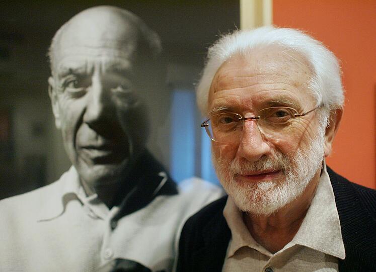Der alte Mann und die Kunst: Lucien Clergue vor seinem Picasso-Porträt.