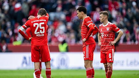 Fünf Spiele unter dem neuen Trainer Thomas Tuchel und nur zwei Siege: Die enttäuschten Bayern-Stars Thomas Müller, Jamal Musiala und Joshua Kimmich (v.l.) beim 1:1 gegen Hoffenheim.