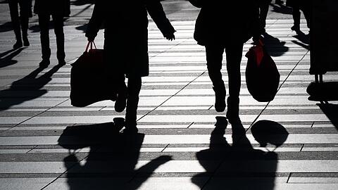 Zum Jahresanfang hat die Kauflaune der Menschen in Deutschland sich aufgehellt, es bleiben aber reichlich Unsicherheiten, die den Konsum bremsen k&ouml;nnen. (Symbolbild)