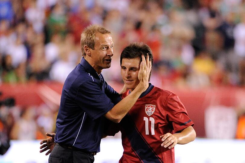 1:1 gegen Mexiko - Beim erstebn Spiel der US-Fußballnationalmannschaft mit Jürgen Klinsmann hüpfte der Coach am Spielfeldrand wie ein Flummi. Die Bilder.