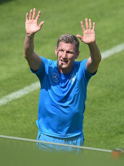 Jürgen Schweinsteiger:
Ähnlichkeiten: Wie Bastian Schweinsteiger jetzt kämpfte Jürgen Kohler 1990 mit Verletzungsproblemen, fiel sogar für die komplette Vorrunde aus.