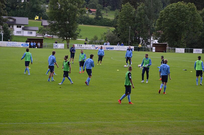 Trainer Torsten Fröhling und Co. in der Saisonvorbereitung bei der Arbeit - der TSV 1860 hat sein erstes Trainingslager in Bodenmais aufgeschlagen.