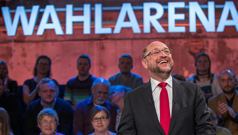 „Wenn Frau Merkel sich durchsetzt, sinken die Renten weiter ab“, warnt SPD-Kanzlerkandidat Martin Schulz vor einer Wiederwahl der CDU-Chefin zur Kanzlerin. „Wenn Frau Merkel sich durchsetzt, sinken die Renten weiter ab“, warnt SPD-Kanzlerkandidat Martin Schulz vor einer Wiederwahl der CDU-Chefin zur Kanzlerin.