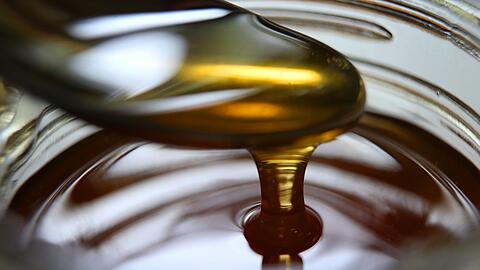 Wissen von wo es kommt: Honiggl&auml;ser m&uuml;ssen k&uuml;nftig alle Herkunftsl&auml;nder samt Mengenanteilen ausweisen. (Symbolbild)