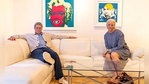Mette-Marit und Jeffrey Epstein als Wachsfiguren in einer Osloer Ausstellung.