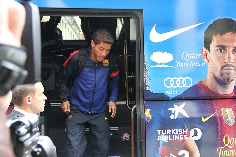 Hier kommt der FC Barcelona in München am Bayerischen Hof an. Die Bilder