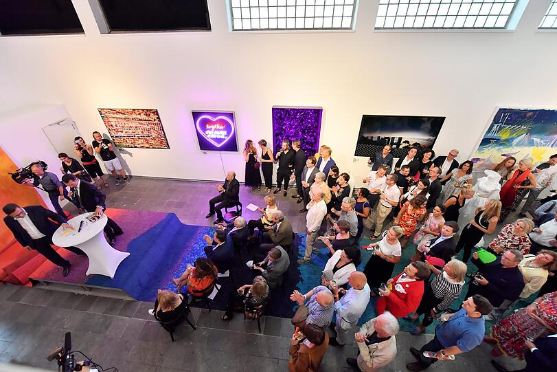 250 Persönlichkeiten aus Kunst, Wirtschaft, Society und Politik sind gekommen