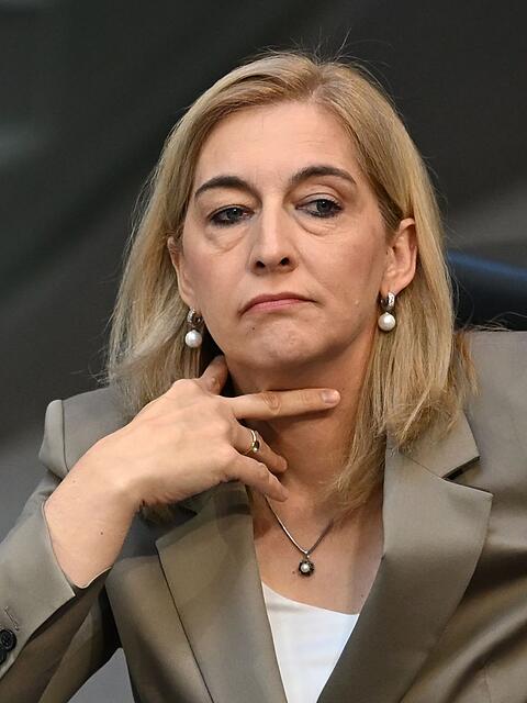 Ministerin Warken will die Pflegekassen in Milliardenh&ouml;he entlasten. (Archivbild)