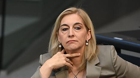 Ministerin Warken will die Pflegekassen in Milliardenh&ouml;he entlasten. (Archivbild)