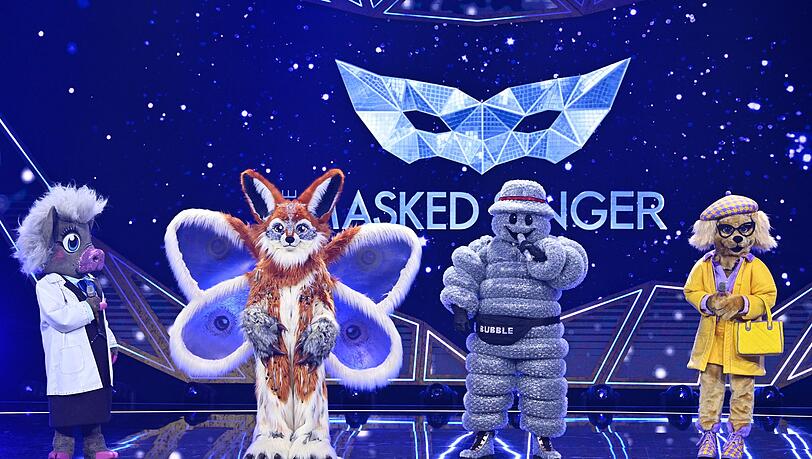Sie singen und tanzen wieder, aber ein bisschen anders. In der ersten Show von "The Masked Singer" (ProSieben) traten Prof. Dr. Dr Schweinstein, Momo, Bubble und Emily Wau (von links) auf. F&uuml;r zwei von ihnen war der "Maskenball" gleich wieder beendet.