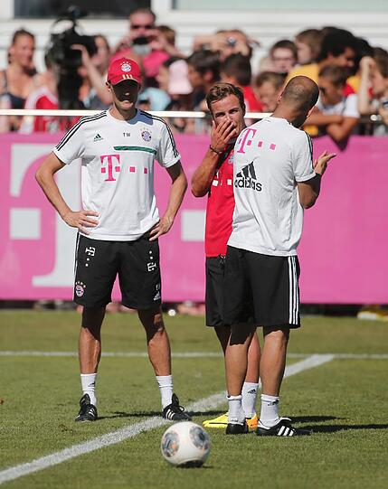 Sehen Sie hier weitere Bilder vom ersten Mannschaftstraining mit Mario Götze.