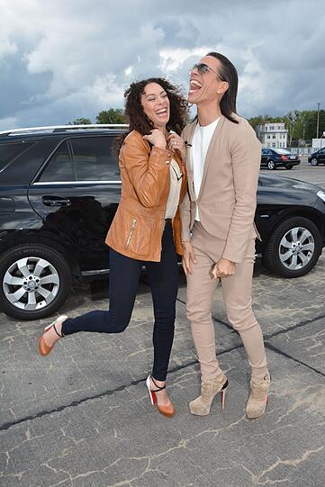 Sind High Heels am Steuer gefährlich? Lilly Becker und Jorge Gonzalez haben den Test gemacht.