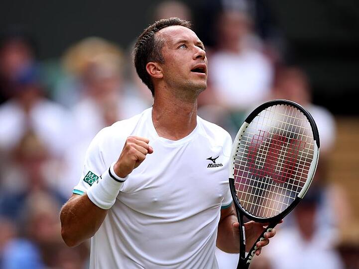 Philipp Kohlschreiber aus Deutschland formt seine Hand zu einer Faust. Foto: Steven Paston/PA Wire/dpa/Archivbild