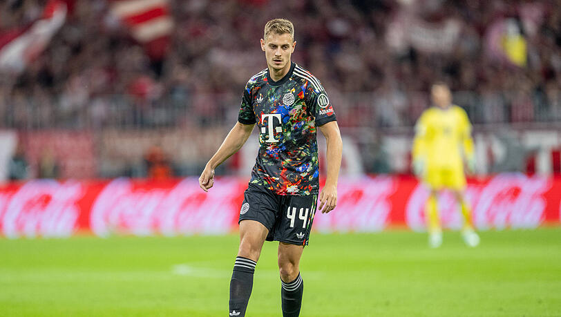 F&uuml;r den verletzten Konrad Laimer in der Startelf: Josip Stanisic.