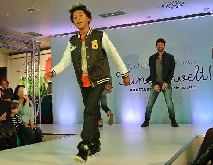 Tolle Show: 25 junge Laufsteg-Talente präsentierten am Samstag in der neuen Kinderwelt bei KARSTADT am Bahnhofplatz Mode-Trends