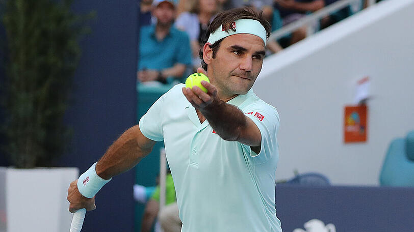 Tennisprofi Roger Federer hängt Lionel Messi und Cristiano Ronaldo ab.
