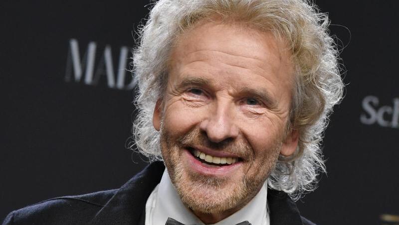 Thomas Gottschalk blickt nach vorne. Thomas Gottschalk blickt nach vorne.